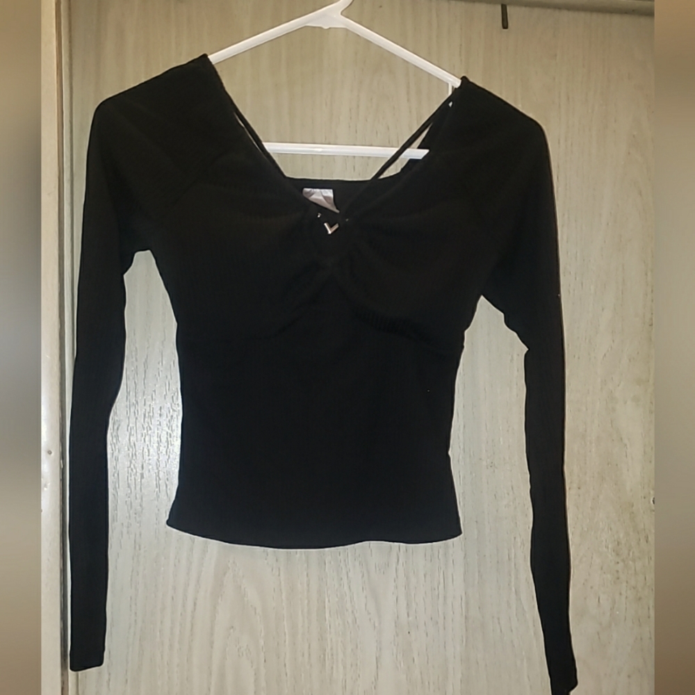Long sleeve v neck shirt